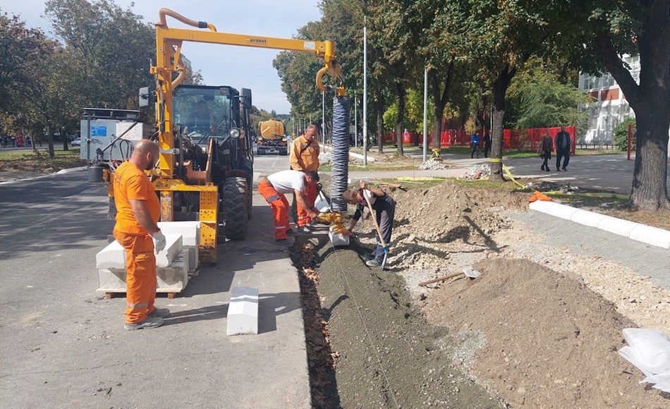 У току изградња 102 паркинг места у Булевару Зорана Ђинђића и проширење коловоза