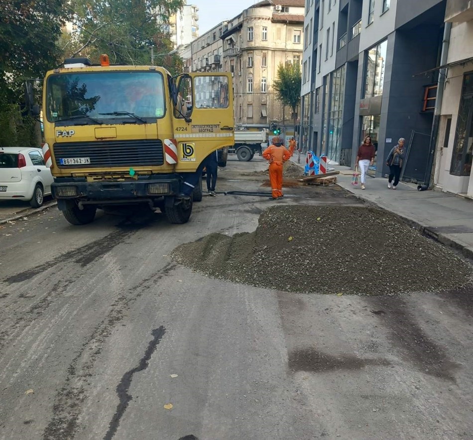 У току санација коловоза у Дубровачкој улици