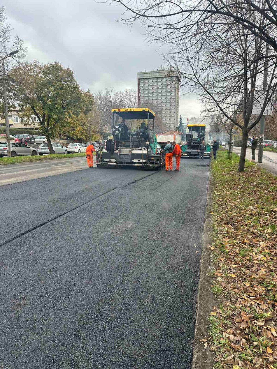 Замена асфалтног застора у Устаничкој улици